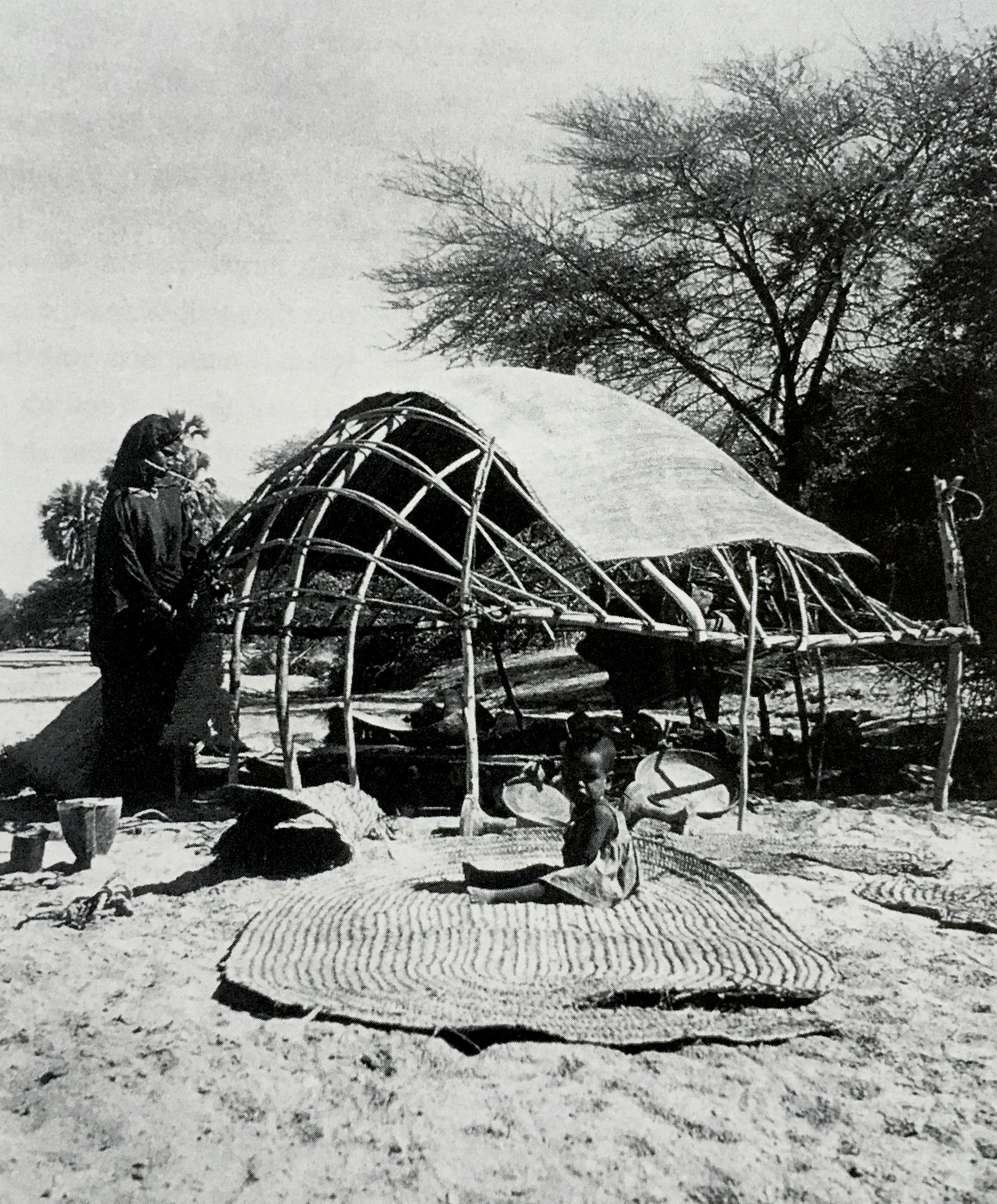 A mat-covered armature Kel Ferwan tent